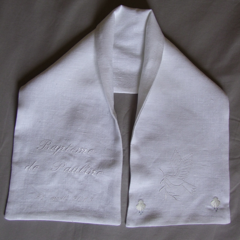 Vêtement blanc étole de baptême