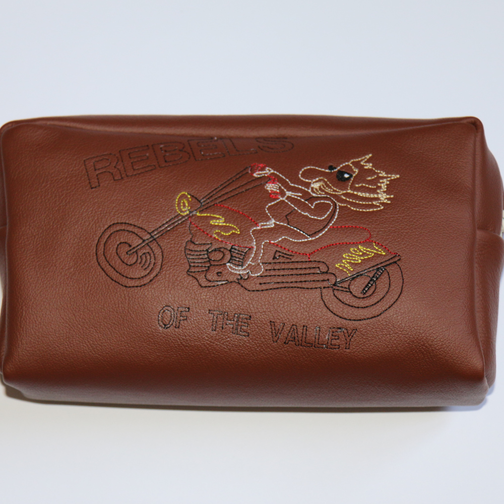 Trousse de toilette personnalisée, en cuir et broderie