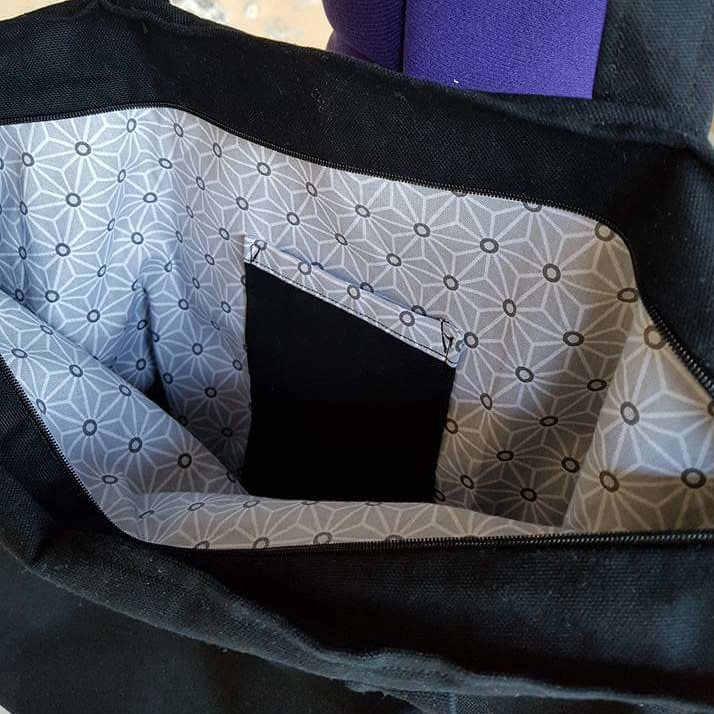 Détail interieur du sac de voyage noir