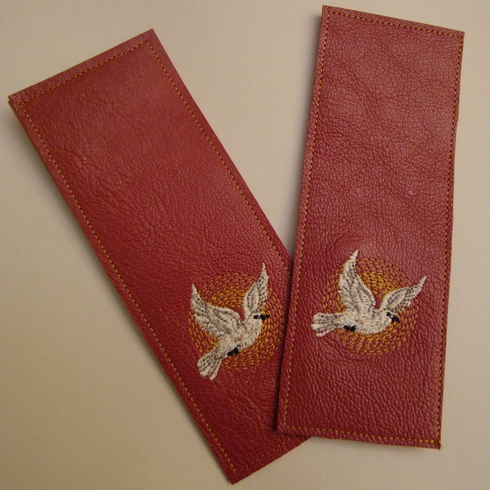Marque-pages en cuir doublé motif colombes