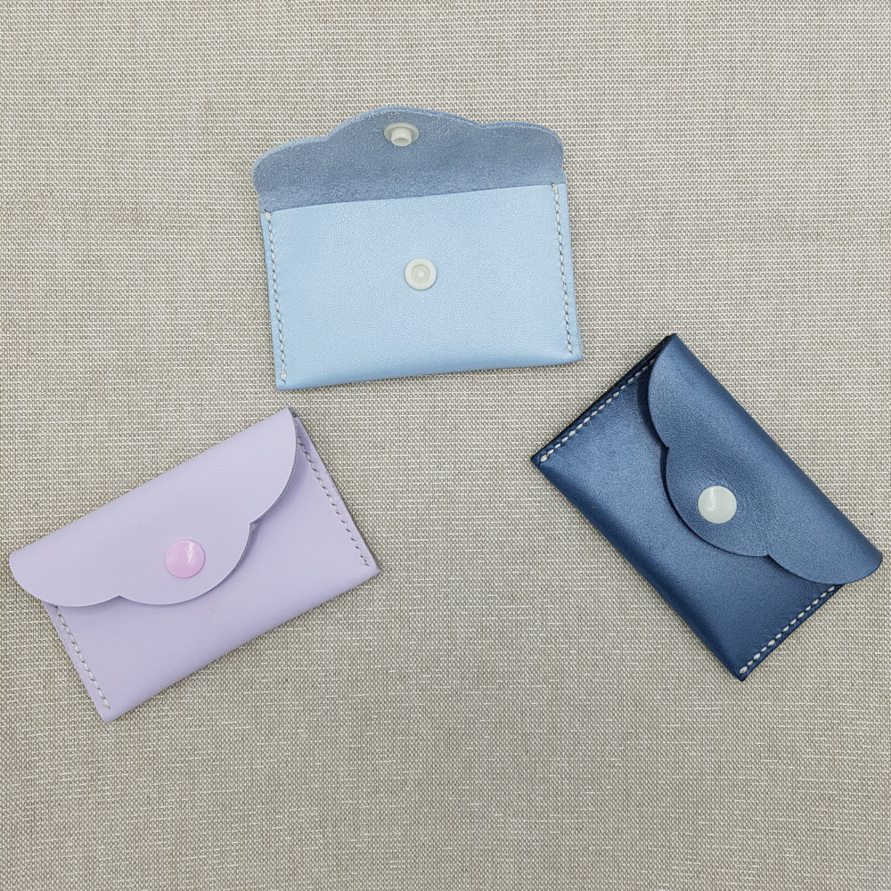 Pochette enveloppe en cuir cousu main