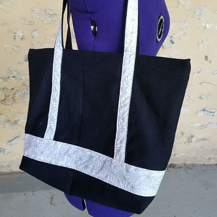 Sac GM en toile bandes contrastées60€