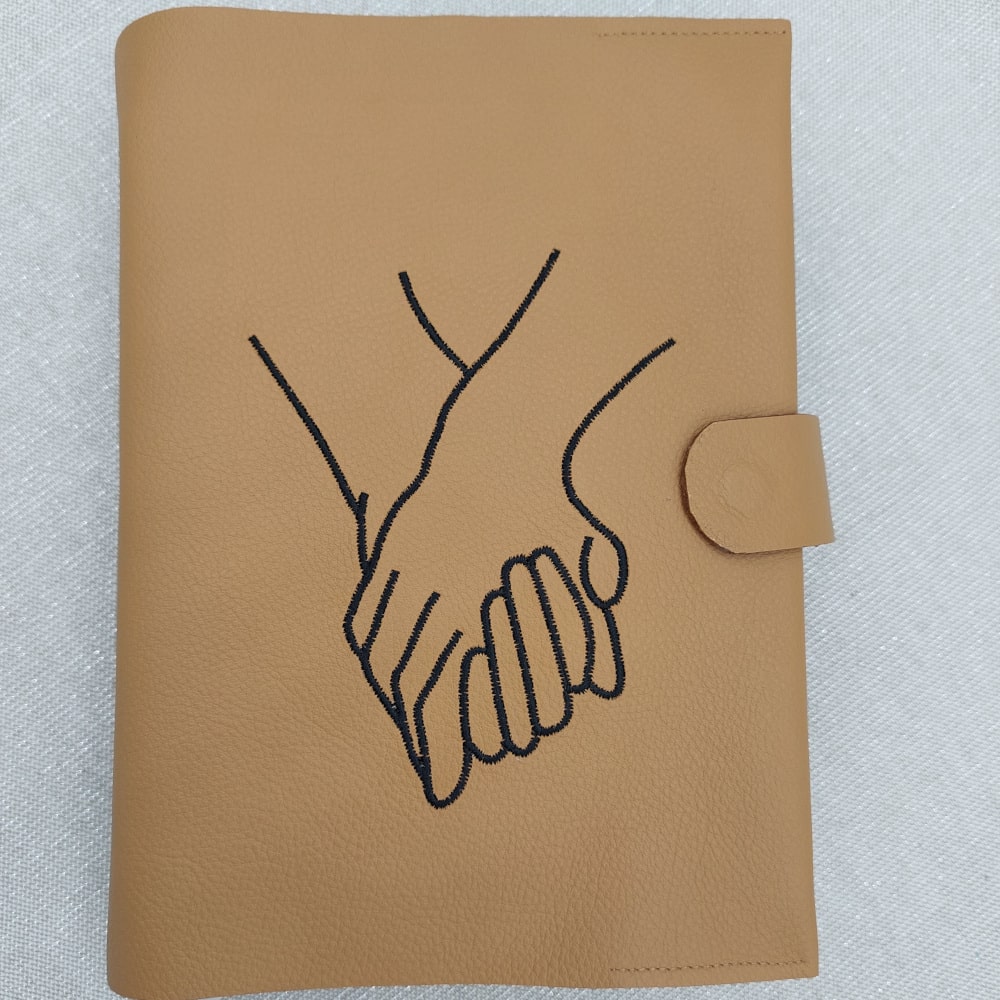Couverture de bible en cuir brodée