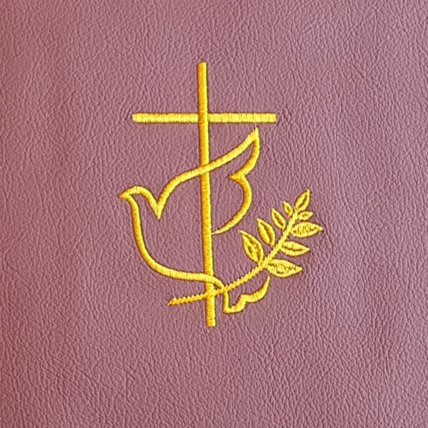 Broderie colombe, rameau et croix sur cuir