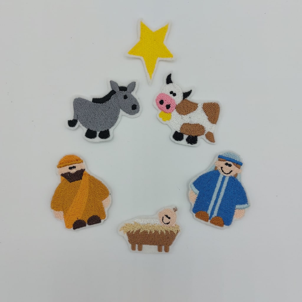 Crèche de base Jésus, Marie, Joseph, l'âne, le bœuf et une étoile 32€